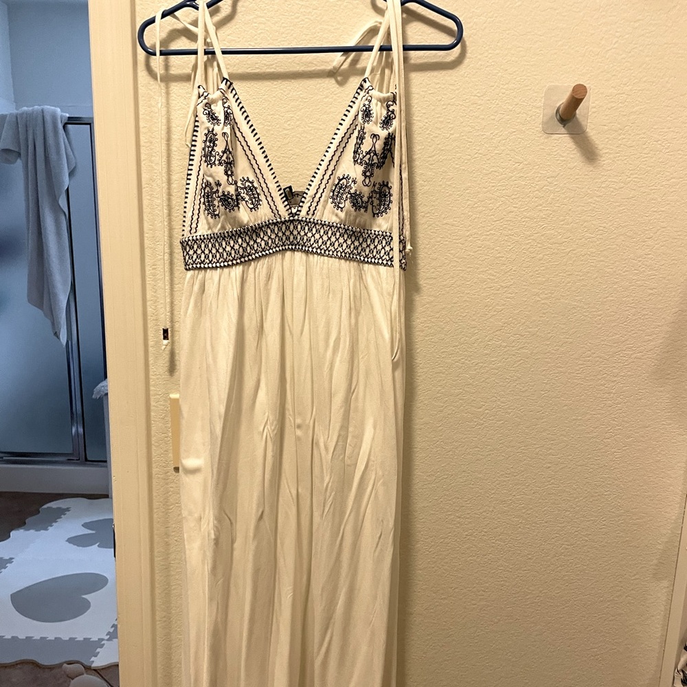 Lulus white maxi dress in medium